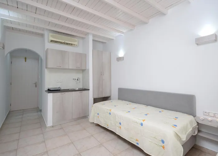 Elena * Agia Anna (Naxos)