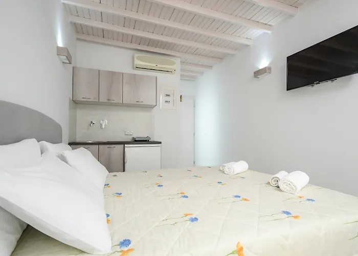 Elena * Agia Anna (Naxos)